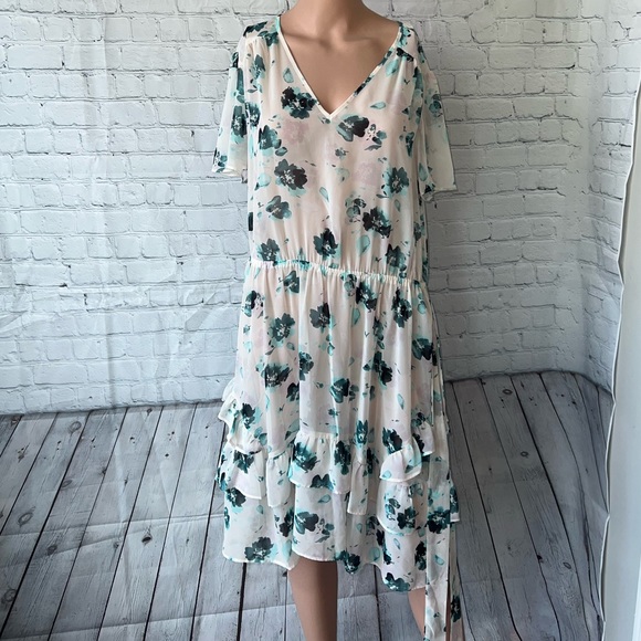 Simply Vera Vera Wang Dresses & Skirts - Simply Vera Vera Wang White & Blue Floral dress size L